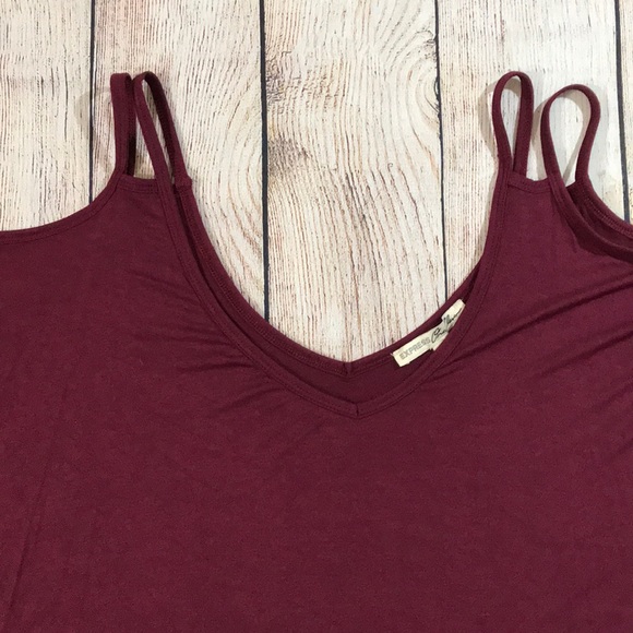 Cold shoulder Express top - Picture 2 of 5